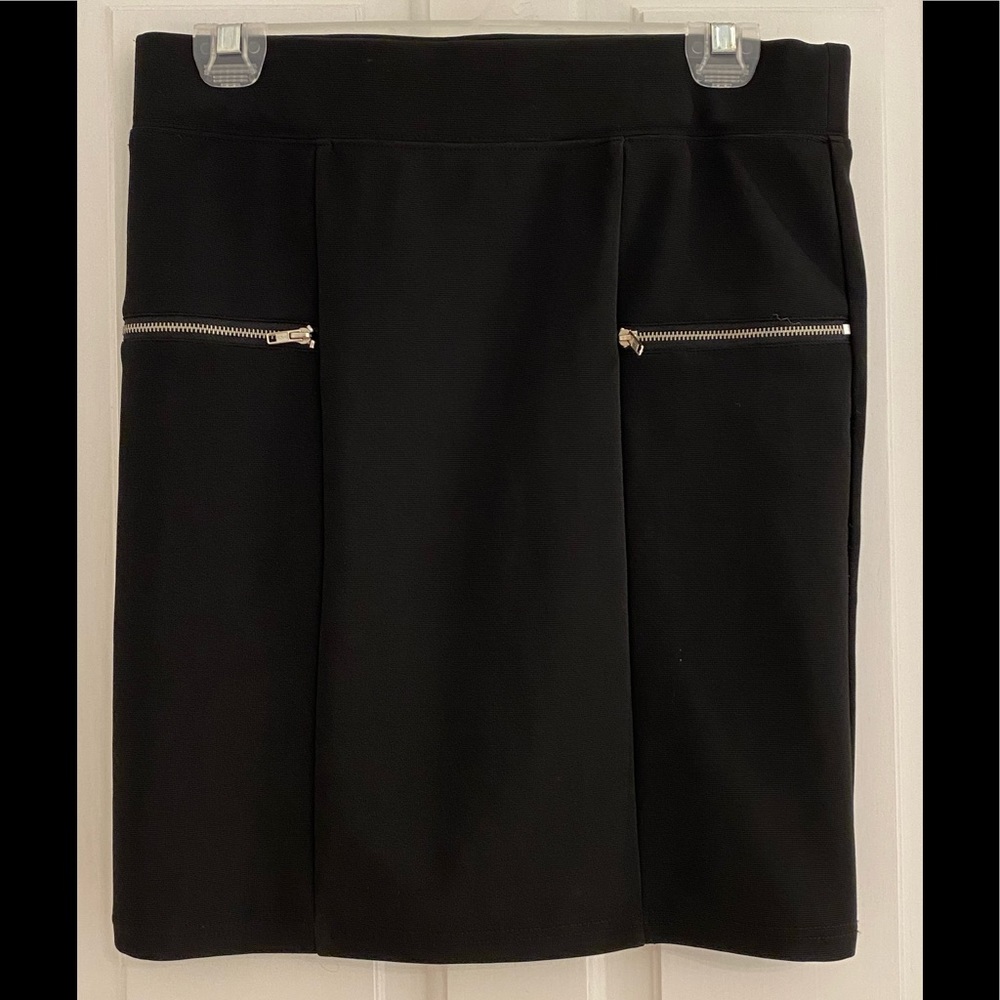 2B BEBE Black Sretch Bodycon Pencil Skirt with Decorative Zippers